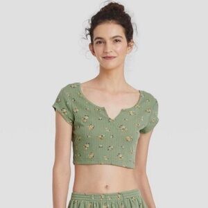 Colsie Sage Floral Crop Top
